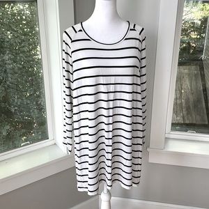 White Black Striped Tunic Size Medium